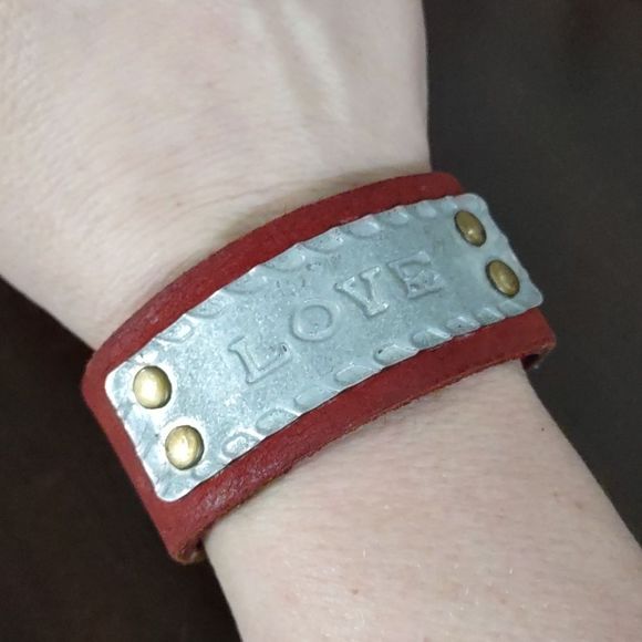 Women's Red Leather and Silver Love Plate Cuff Bracelet - Picture 3 of 5